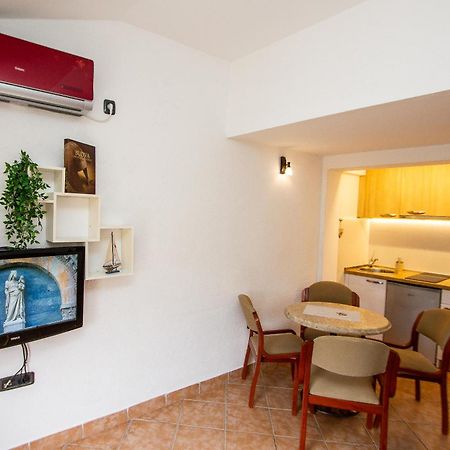 Guest House Jedro Petrovac Exteriör bild