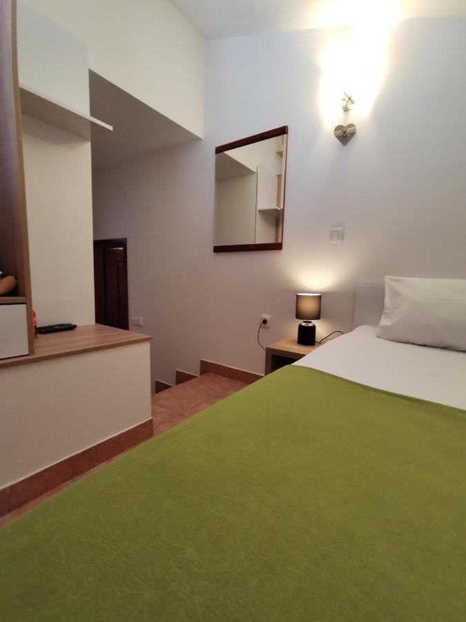 Guest House Jedro Petrovac Exteriör bild