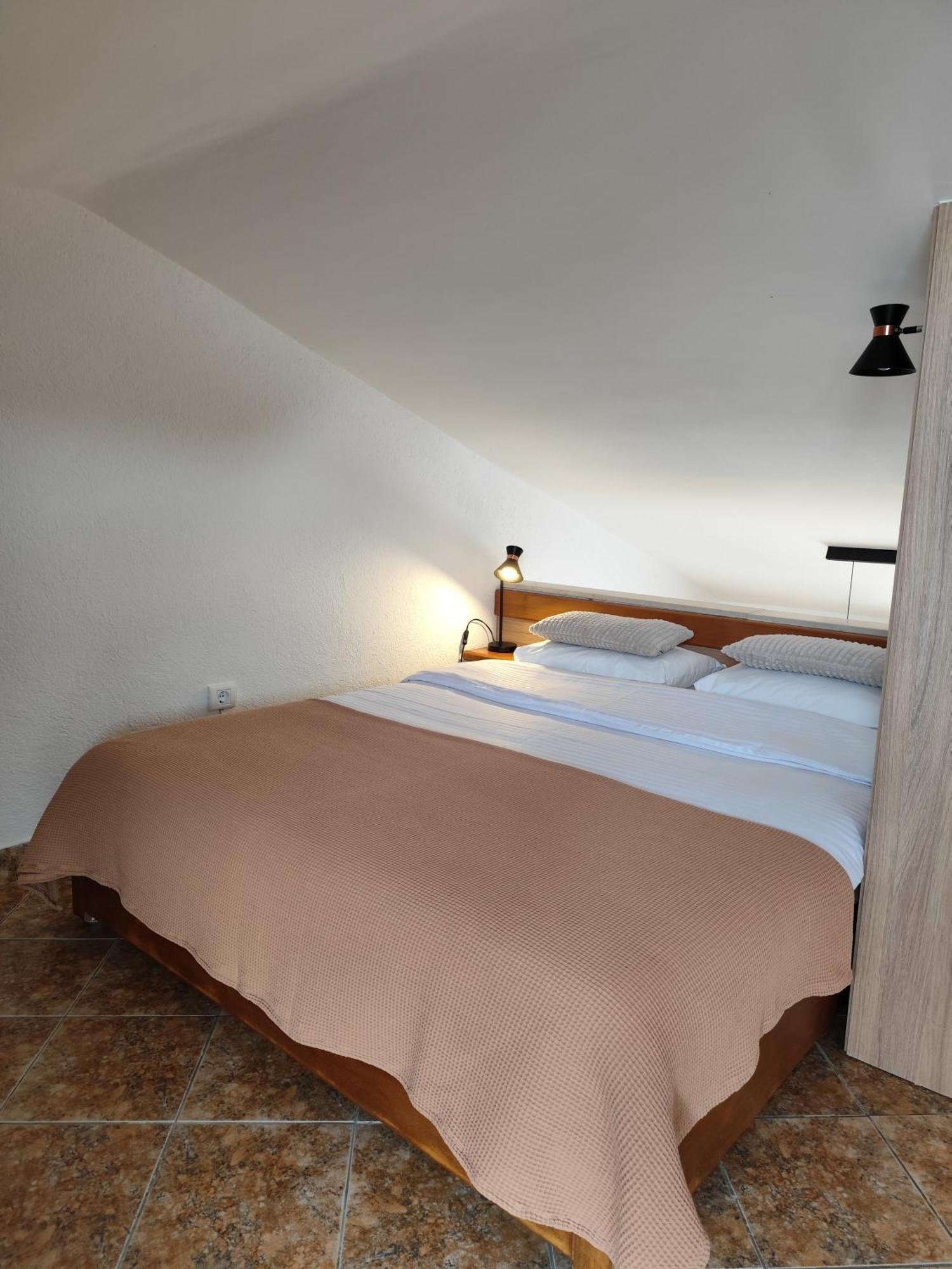 Guest House Jedro Petrovac Exteriör bild