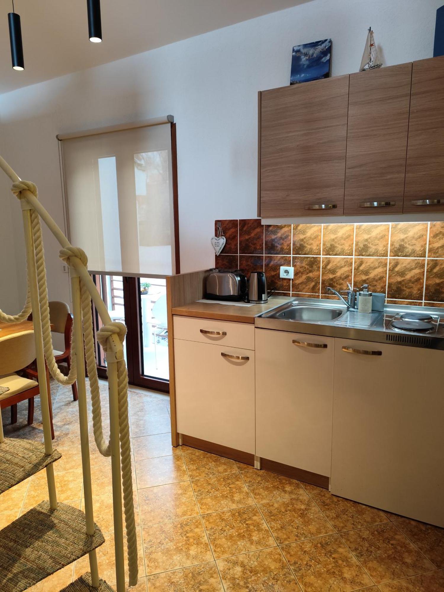 Guest House Jedro Petrovac Rum bild