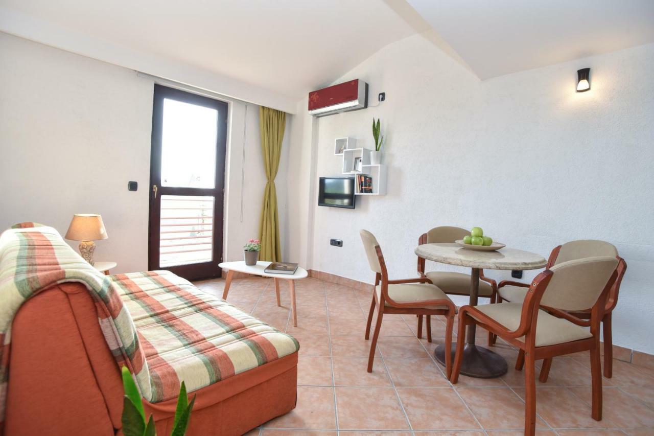 Guest House Jedro Petrovac Exteriör bild