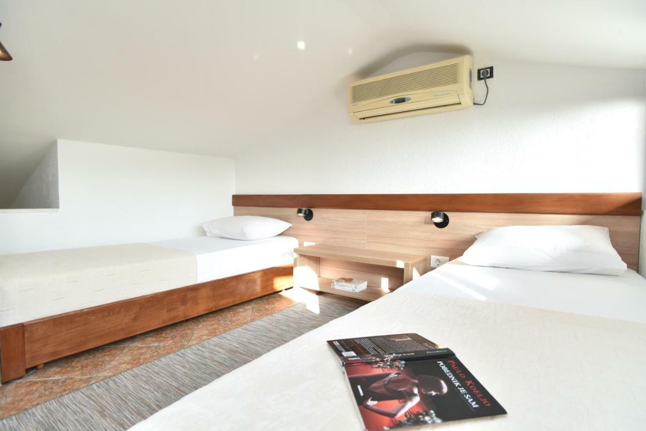 Guest House Jedro Petrovac Exteriör bild