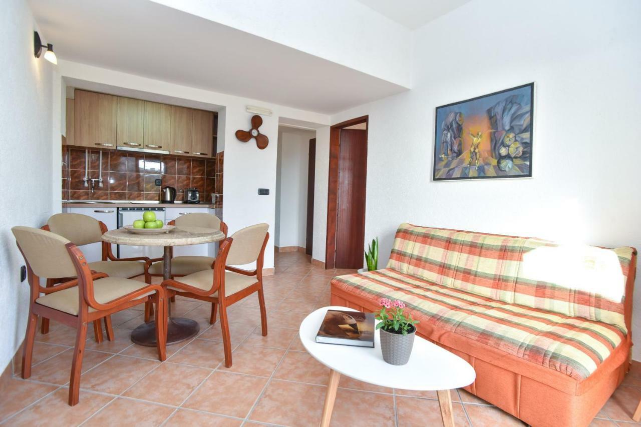 Guest House Jedro Petrovac Exteriör bild